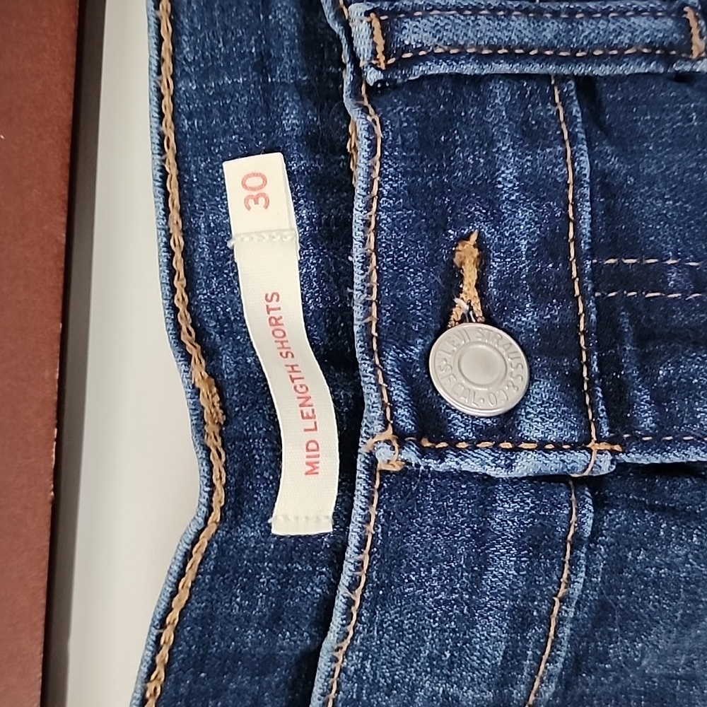Levi's Red Tab Mid Length Women's Shorts in Indigo - Sz 30 - Picture 4 of 6
